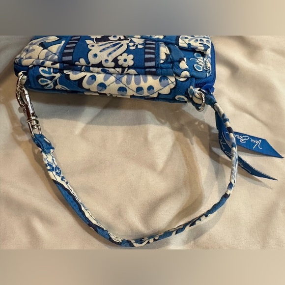 Vera Bradley Blue and White Floral Clutch Wristlet - Picture 5 of 6
